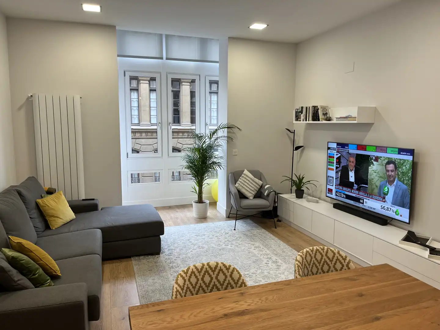 Piso en venta en Gardoki Kardenalaren Kalea, 11, Ensanche - Moyua - Diputación Sala de estar de Piso en venta en Bilbao con Balcón