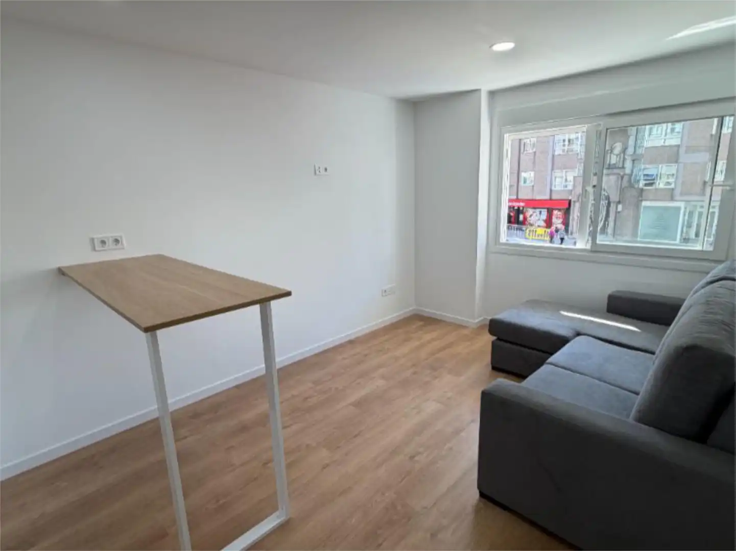 Wohnzimmer von Wohnung zum Verkauf in Ames mit Klimaanlage