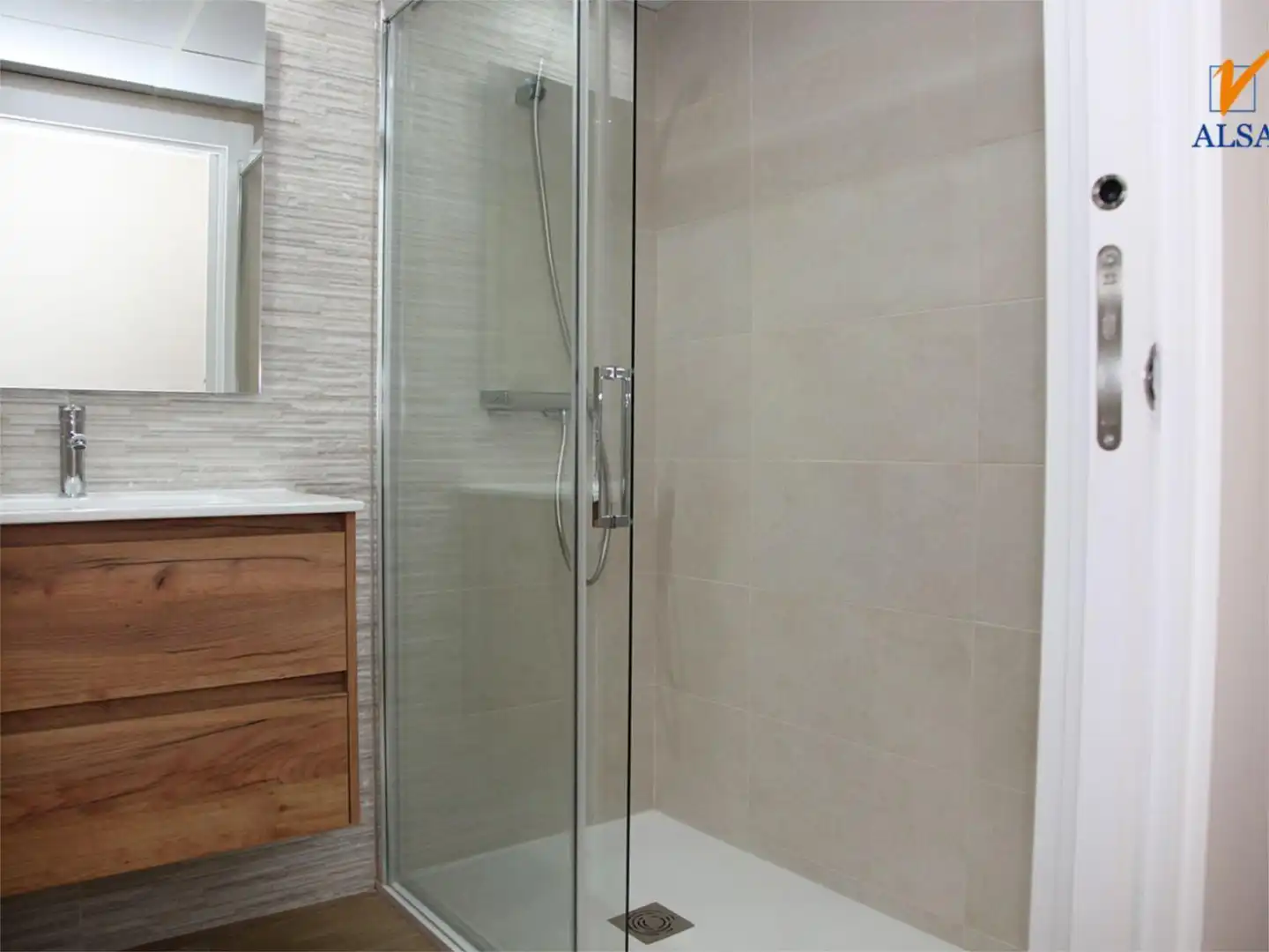 Badezimmer von Wohnung zum Verkauf in Tauste mit Klimaanlage, Terrasse und Balkon