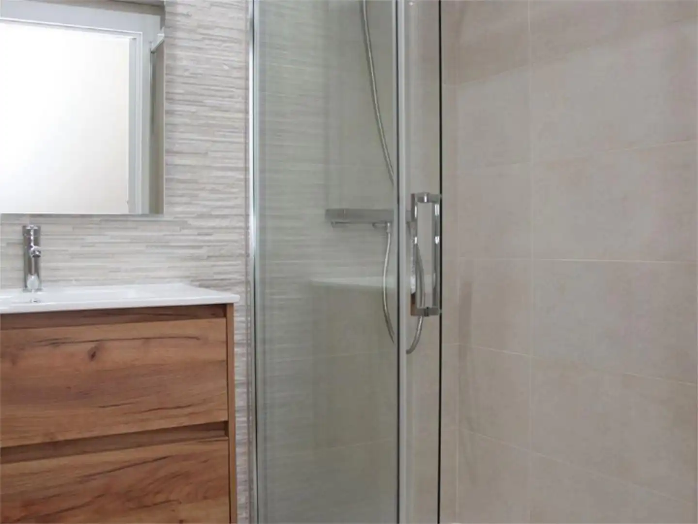 Badezimmer von Wohnung zum Verkauf in Tauste mit Klimaanlage, Terrasse und Balkon