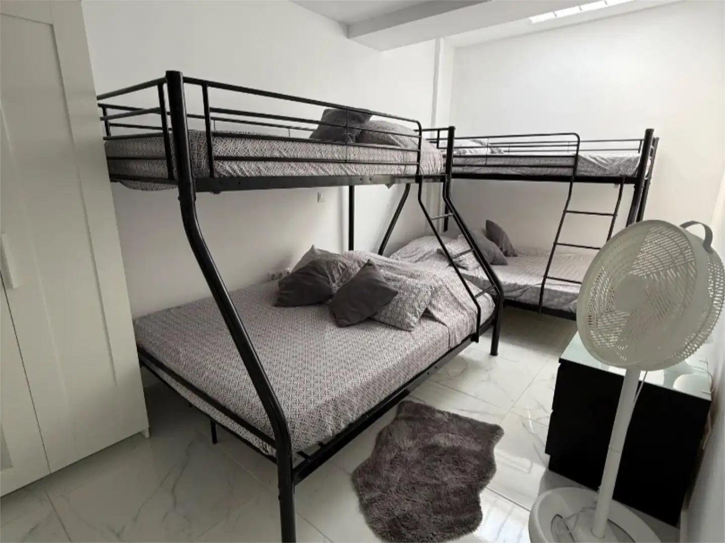 Habitación de Piso en venta en Torrevieja con Aire acondicionado, Calefacción y Jardín privado