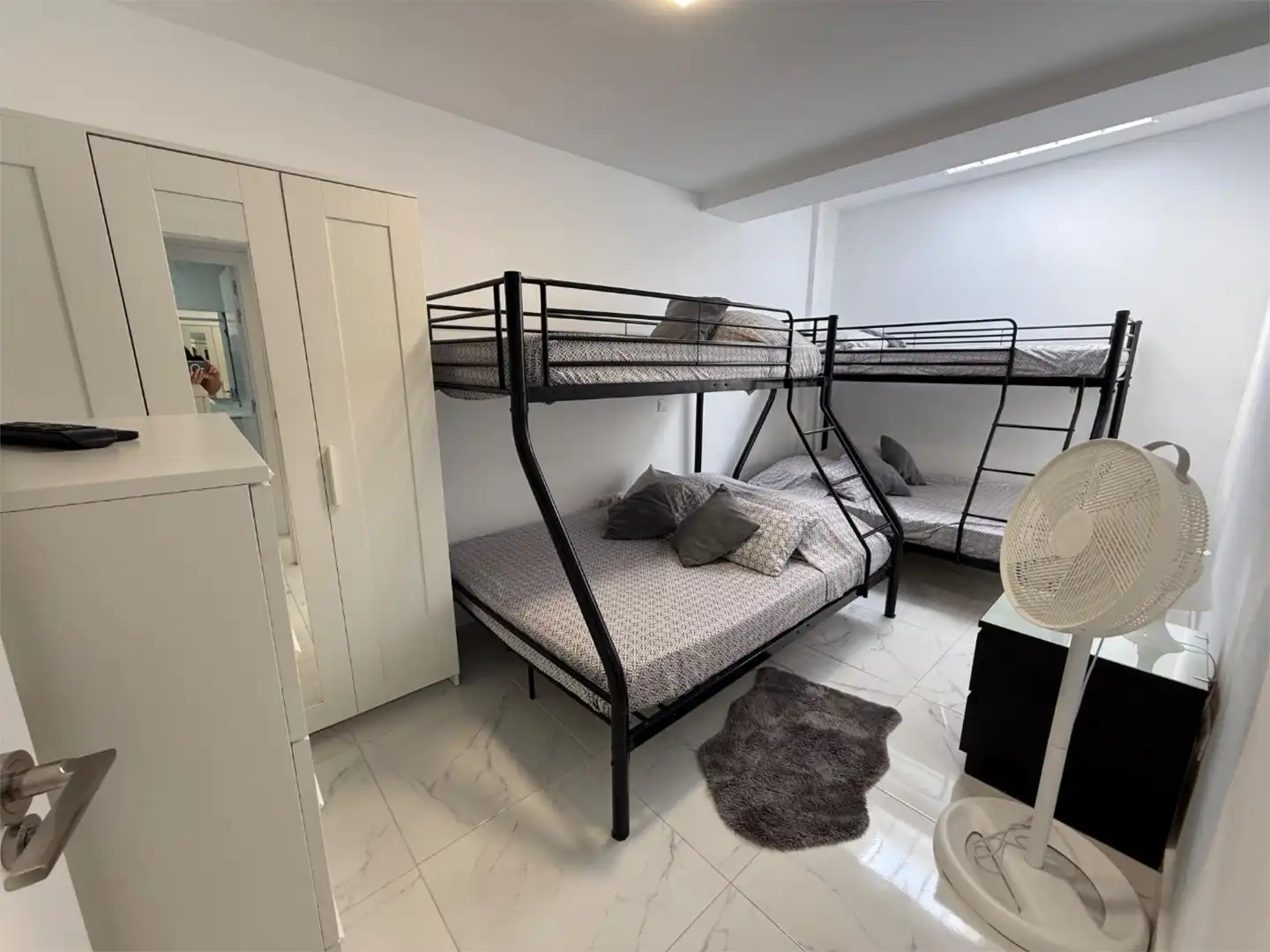 Habitación de Piso en venta en Torrevieja con Aire acondicionado, Calefacción y Jardín privado
