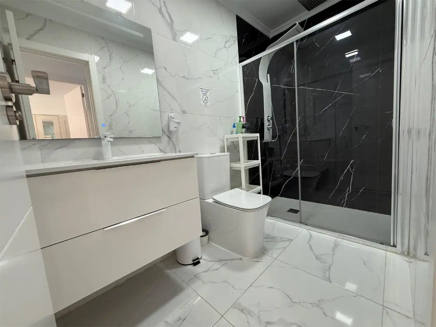 Baño de Piso en venta en Torrevieja con Aire acondicionado, Calefacción y Jardín privado