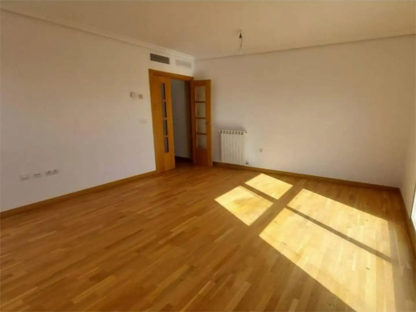 Sala de estar de Dúplex en venta en San Román de los Montes con Calefacción, Jardín privado y Piscina