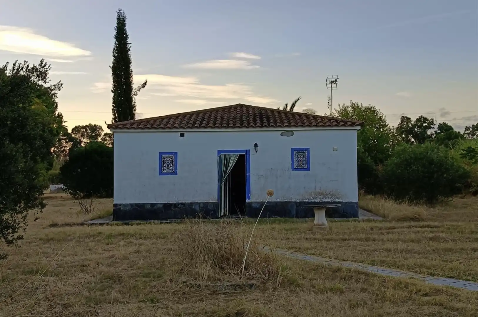 Vista exterior de Finca rústica en venda en Solana de los Barros amb Jardí privat, Piscina i Moblat