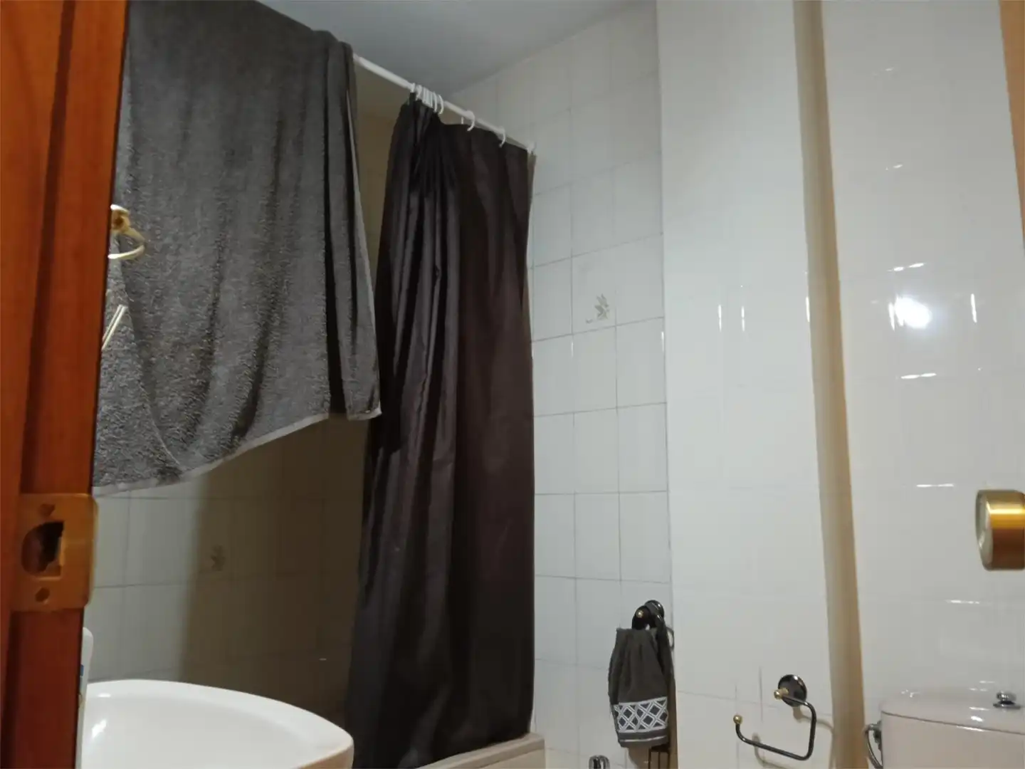 Piso en venta en Calle Doctor Miguel Servet, 3, Fernán-Núñez Baño de Piso en venta en Fernán-Núñez con Terraza, Trastero y Amueblado