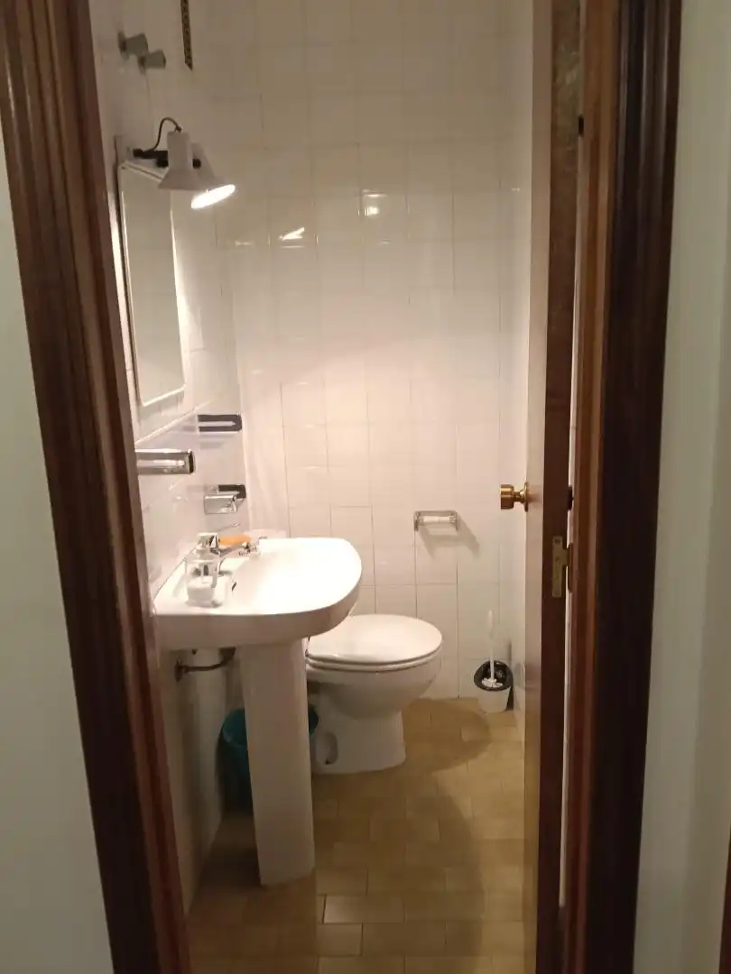 Piso en venta en Calle Doctor Miguel Servet, 3, Fernán-Núñez Baño de Piso en venta en Fernán-Núñez con Terraza, Trastero y Amueblado