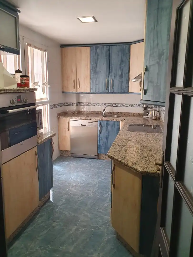 Casa adosada en venda a Calle Pedro de Valdivia, 38, Residencial Triana - Barrio Alto Cuina de Casa adosada en venda en Las Gabias
