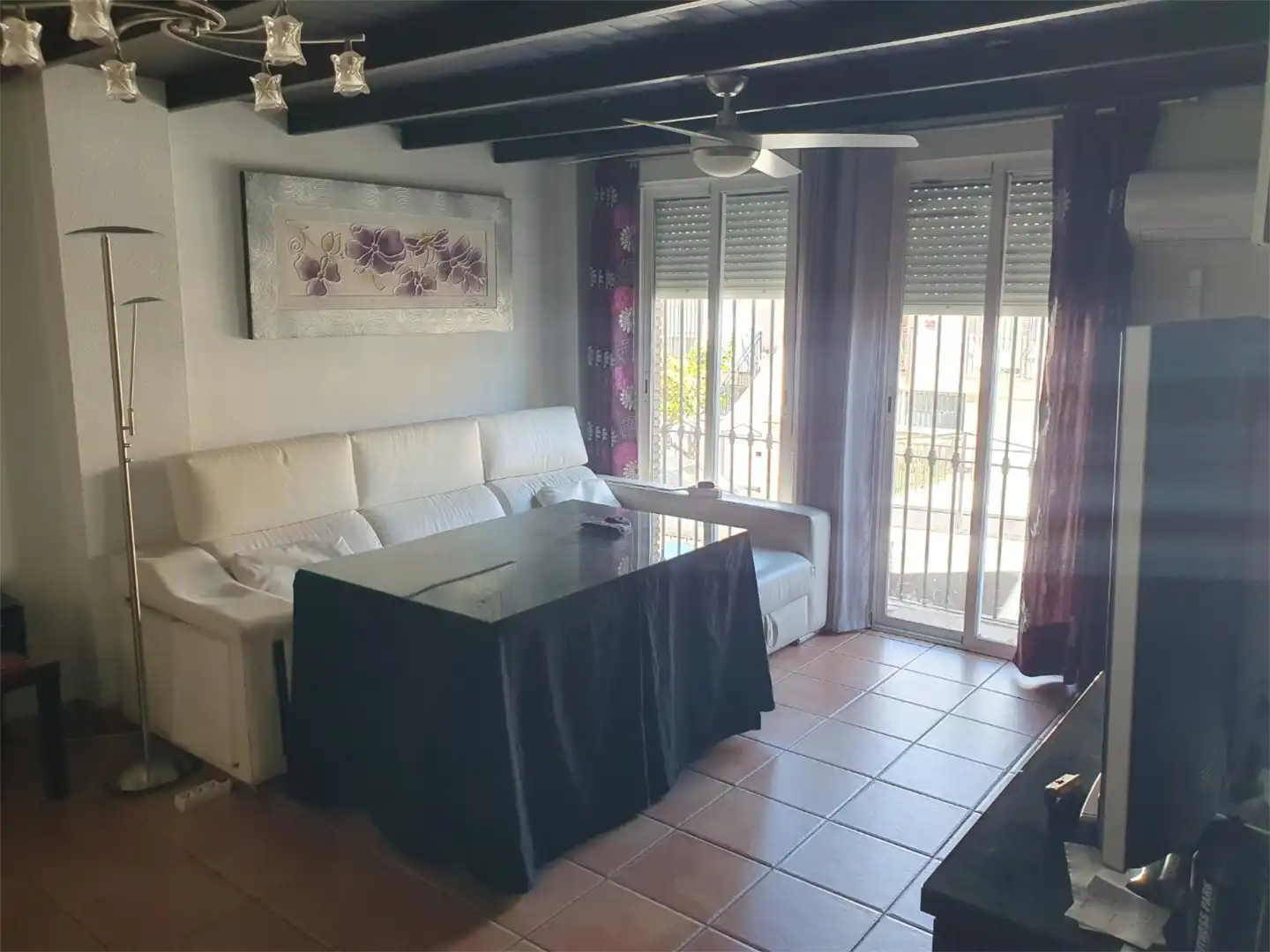 Casa adosada en venda a Calle Pedro de Valdivia, 38, Residencial Triana - Barrio Alto Sala d'estar de Casa adosada en venda en Las Gabias
