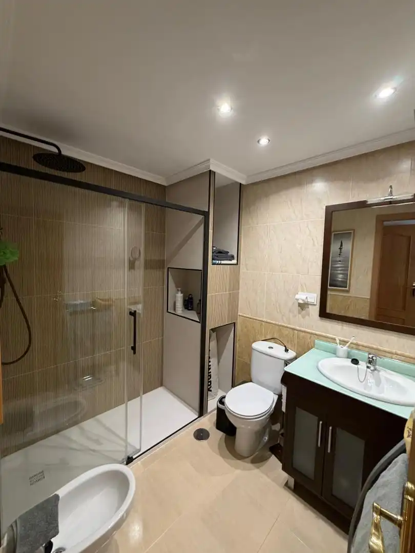Bathroom of Houses for sale in Fuenlabrada  with Air Conditioner, Heating and Private garden
