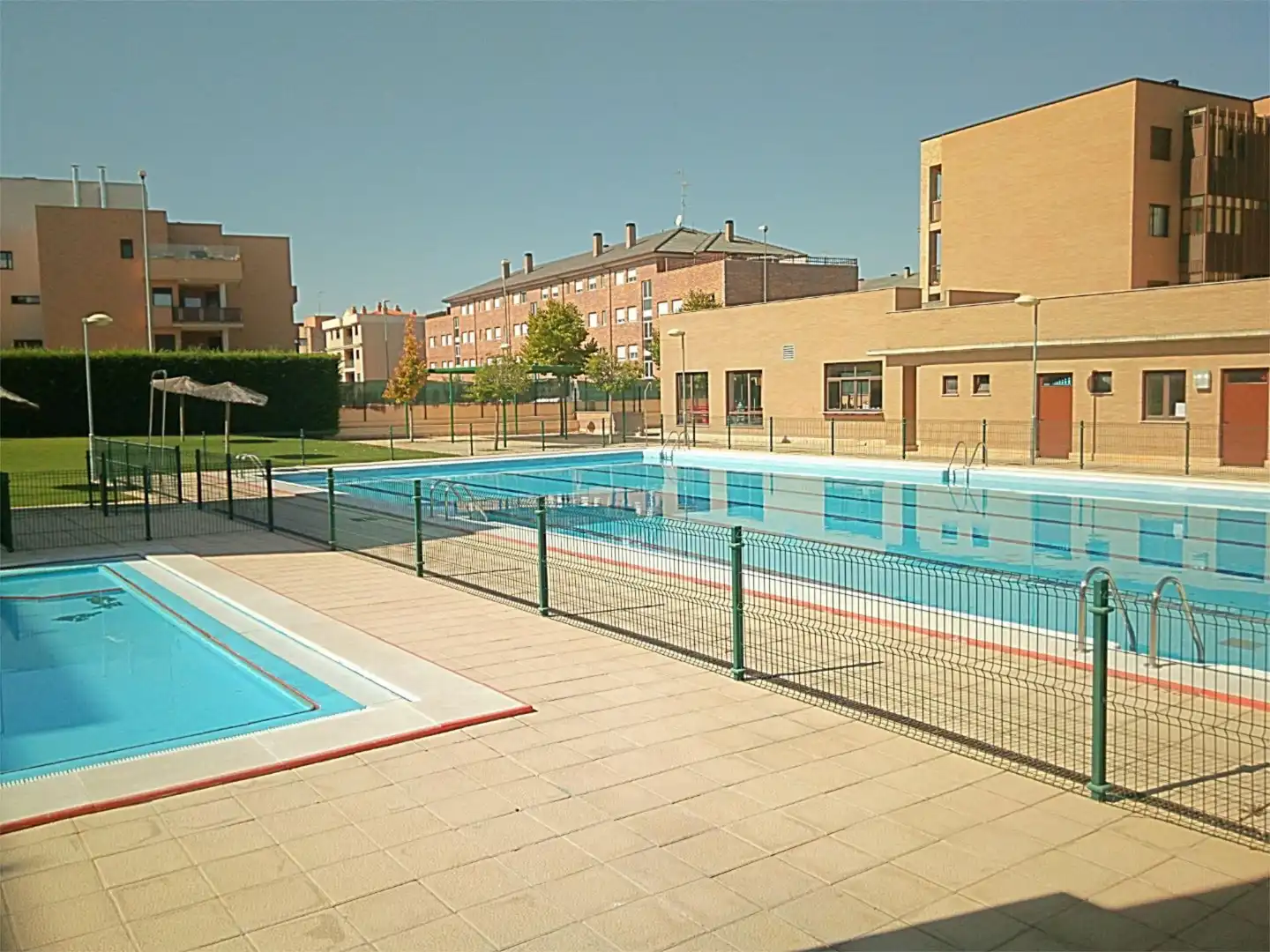 Piso en venta en Calle Leonardo da Vinci, 32, Carbajosa de la Sagrada Piscina de Piso en venta en Carbajosa de la Sagrada con Calefacción, Jardín privado y Parquet