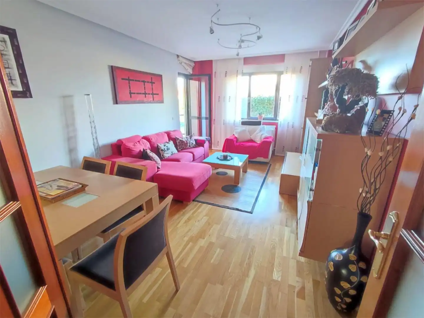 Piso en venta en Calle Leonardo da Vinci, 32, Carbajosa de la Sagrada Sala de estar de Piso en venta en Carbajosa de la Sagrada con Calefacción, Jardín privado y Parquet