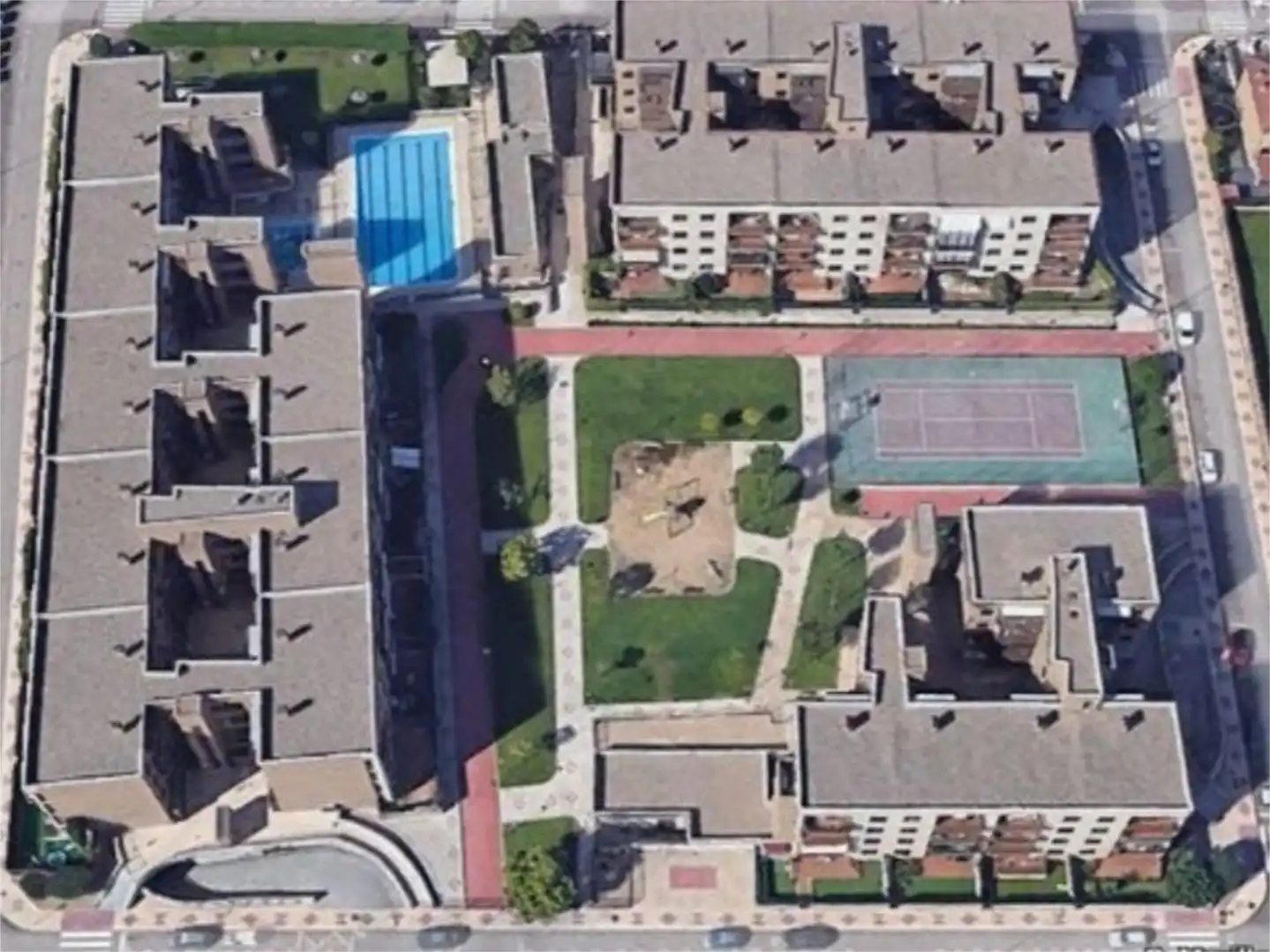 Piso en venta en Calle Leonardo da Vinci, 32, Carbajosa de la Sagrada Vista exterior de Piso en venta en Carbajosa de la Sagrada con Calefacción, Jardín privado y Parquet