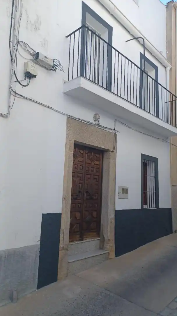 Casa adosada en venta en Calle Francisco Huertas Barrero Doctor, 32, Alcuéscar Vista exterior de Casa adosada en venta en Alcuéscar con Amueblado