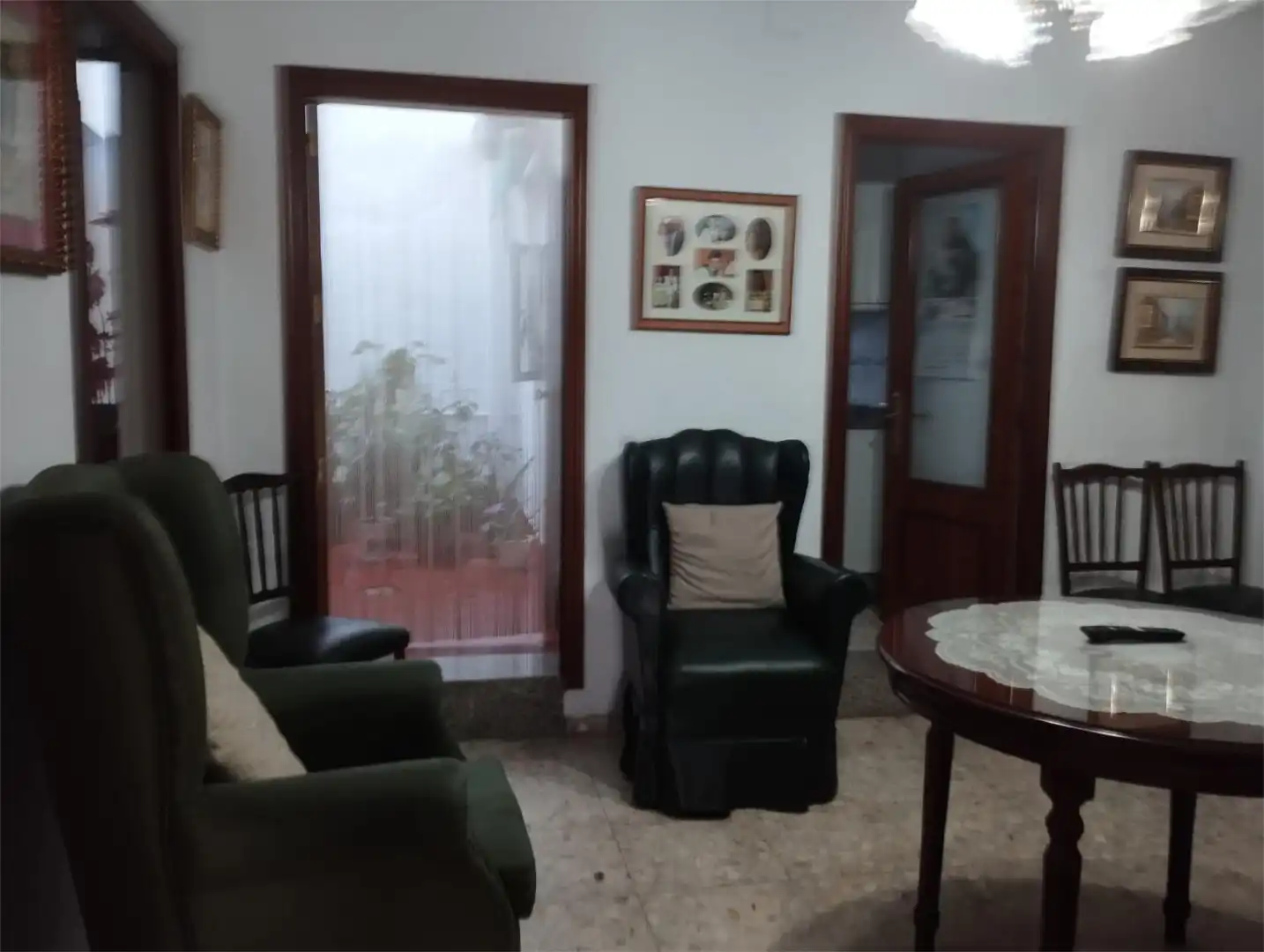 Sala de estar de Casa adosada en venta en Alcuéscar con Amueblado