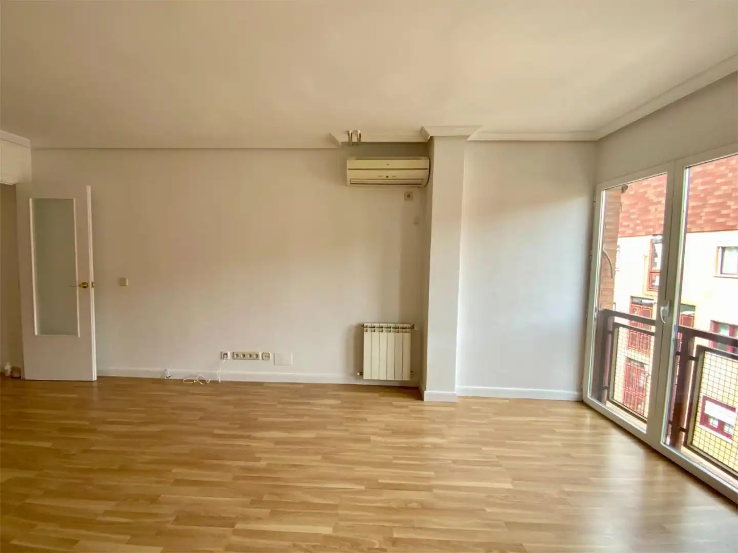 Piso en venta en Calle Rosalía de Castro, 21, Casco Antiguo Habitación de Piso en venta en Majadahonda con Terraza y Piscina
