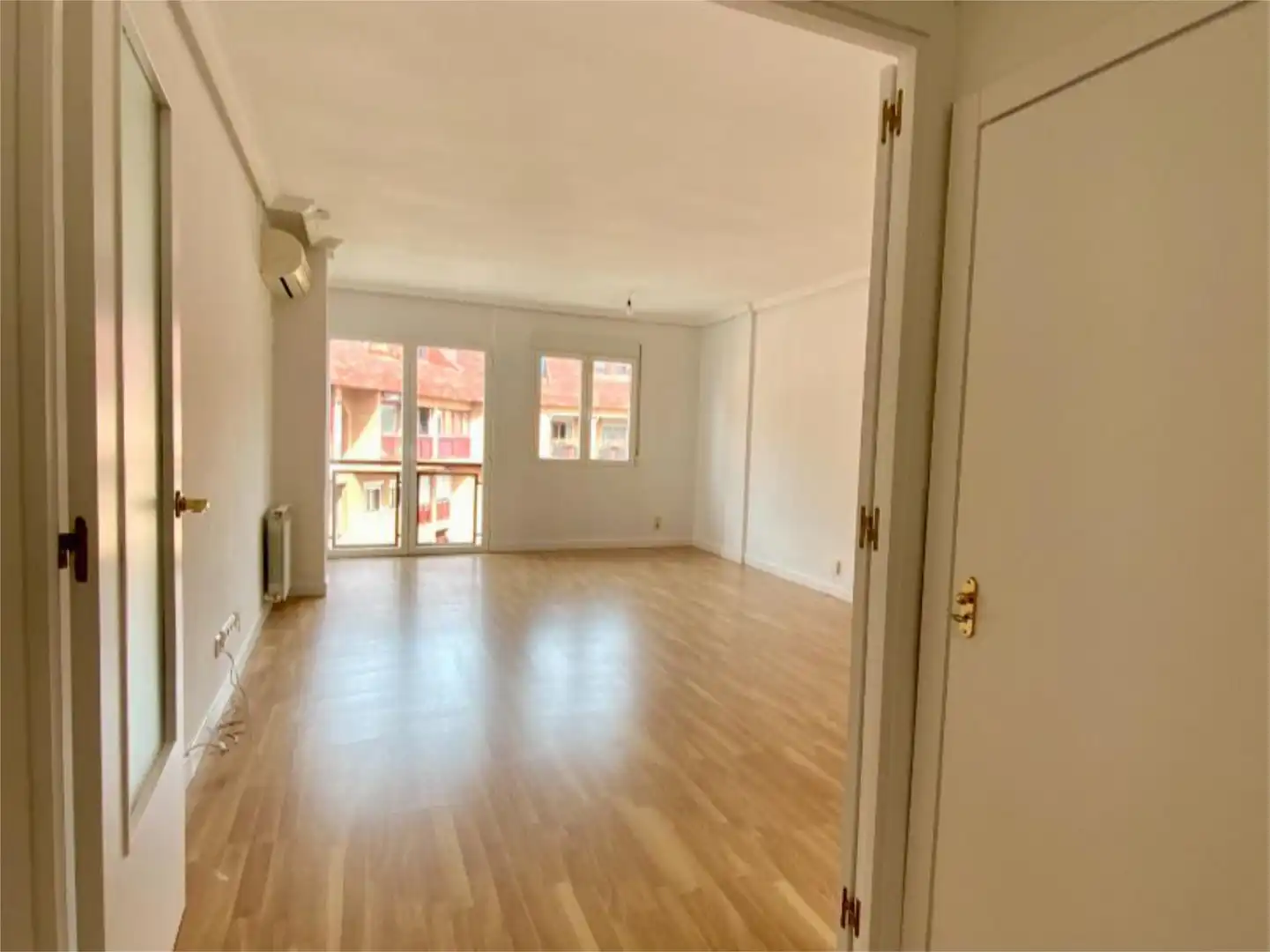 Piso en venta en Calle Rosalía de Castro, 21, Casco Antiguo Habitación de Piso en venta en Majadahonda con Terraza y Piscina