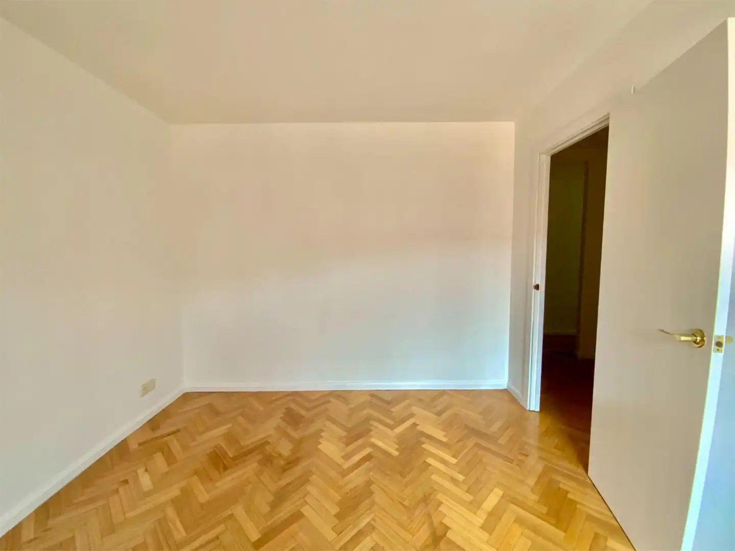 Piso en venta en Calle Rosalía de Castro, 21, Casco Antiguo Habitación de Piso en venta en Majadahonda con Terraza y Piscina