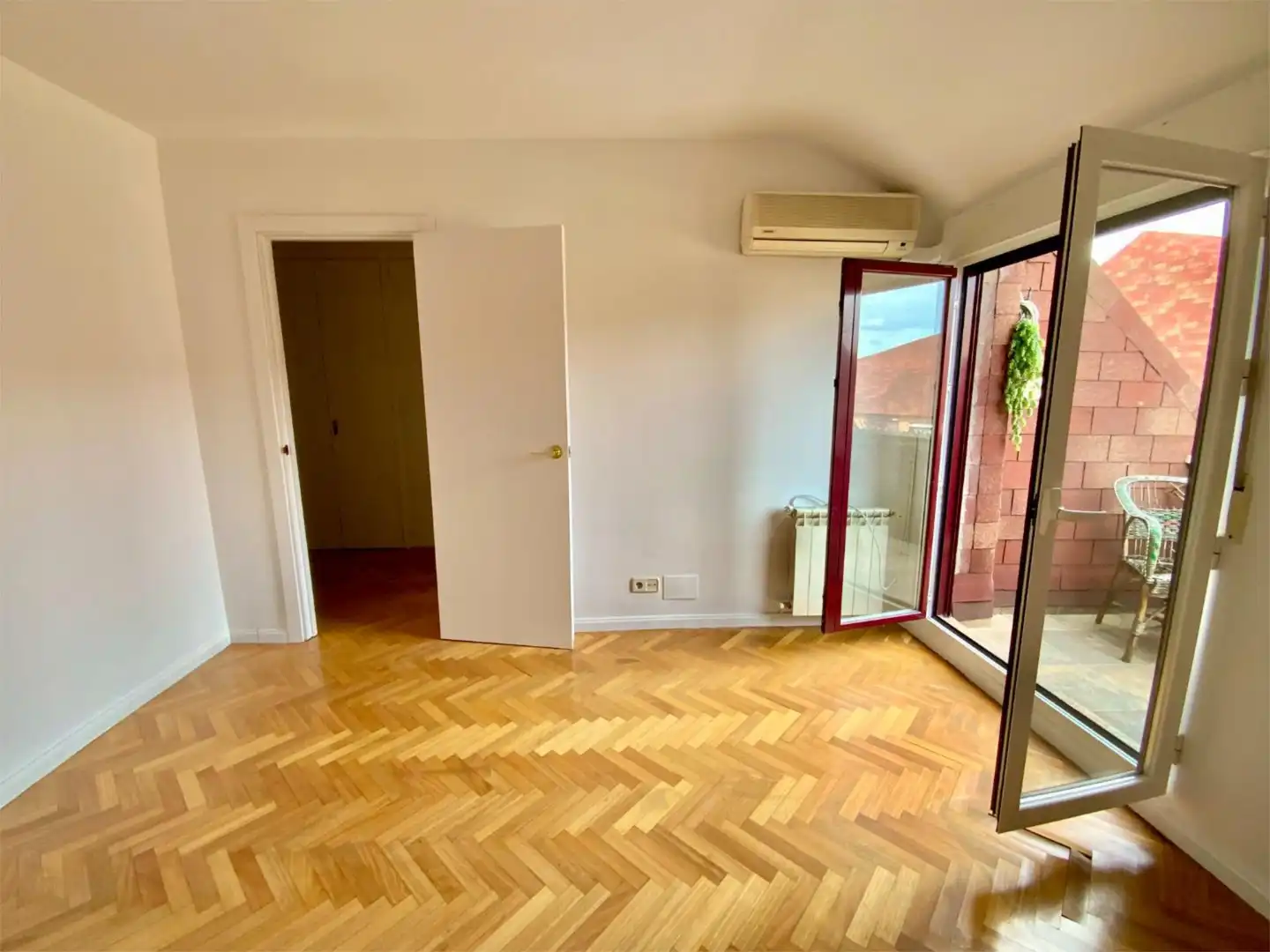 Piso en venta en Calle Rosalía de Castro, 21, Casco Antiguo Habitación de Piso en venta en Majadahonda con Terraza y Piscina