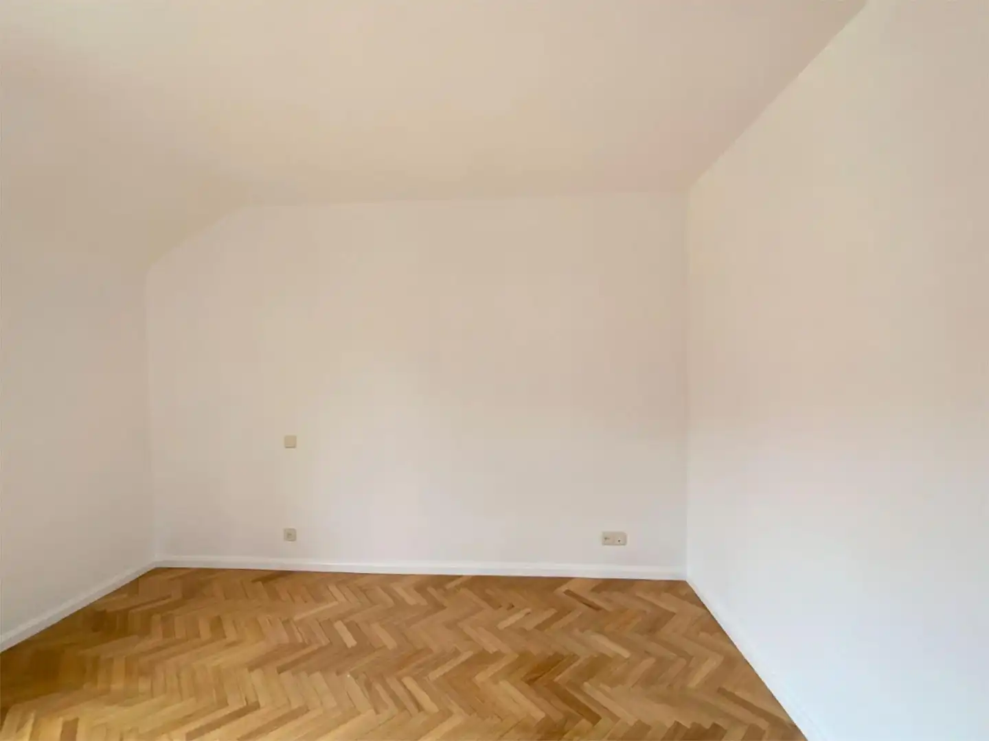 Piso en venta en Calle Rosalía de Castro, 21, Casco Antiguo Habitación de Piso en venta en Majadahonda con Terraza y Piscina