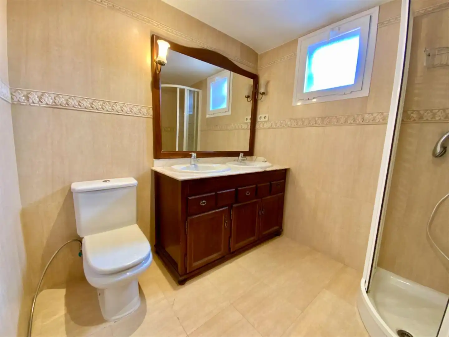 Piso en venta en Calle Rosalía de Castro, 21, Casco Antiguo Baño de Piso en venta en Majadahonda con Terraza y Piscina