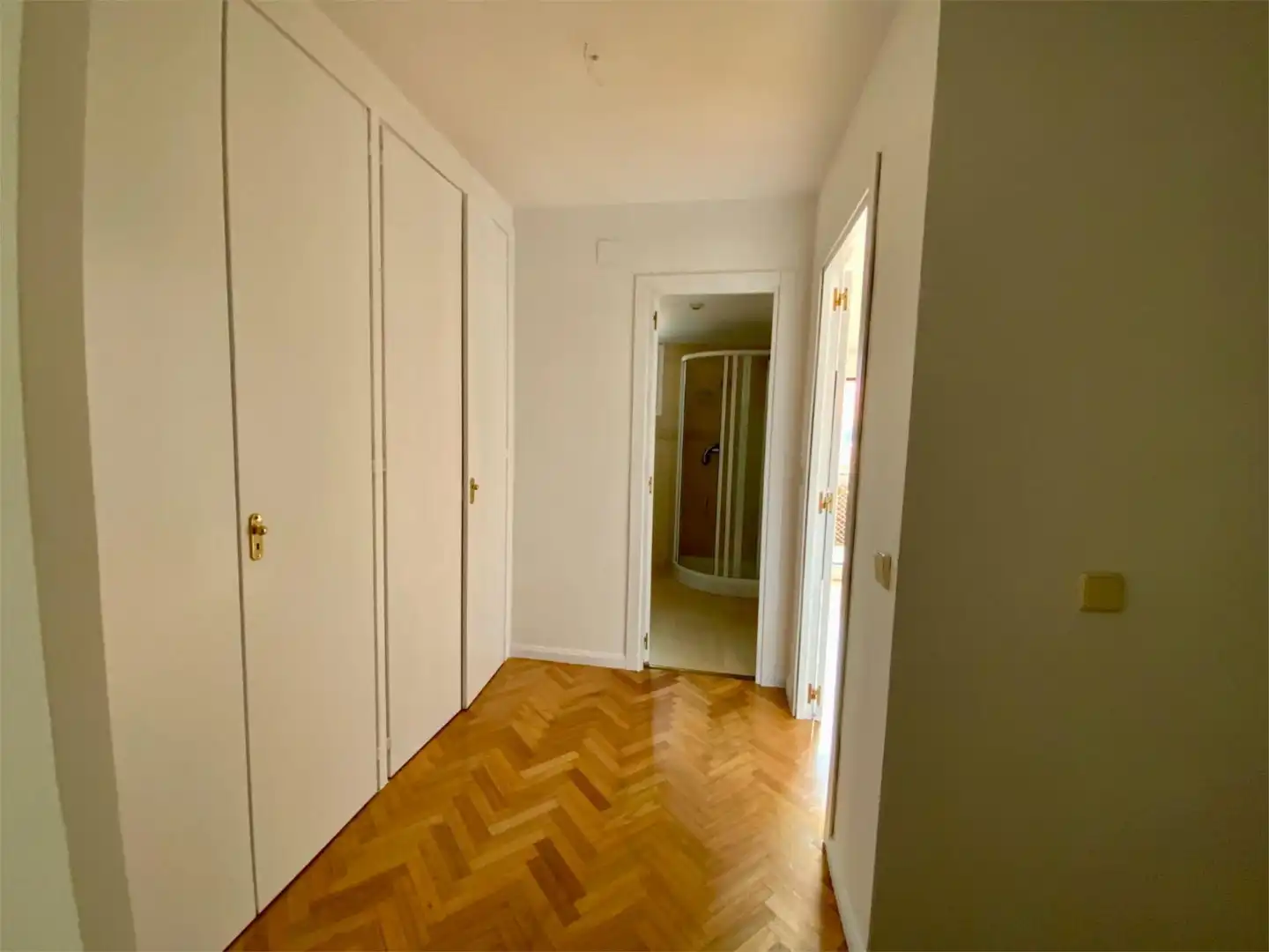 Piso en venta en Calle Rosalía de Castro, 21, Casco Antiguo Piso en venta en Majadahonda con Terraza y Piscina