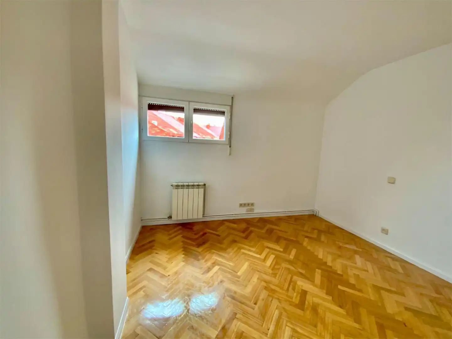 Piso en venta en Calle Rosalía de Castro, 21, Casco Antiguo Habitación de Piso en venta en Majadahonda con Terraza y Piscina