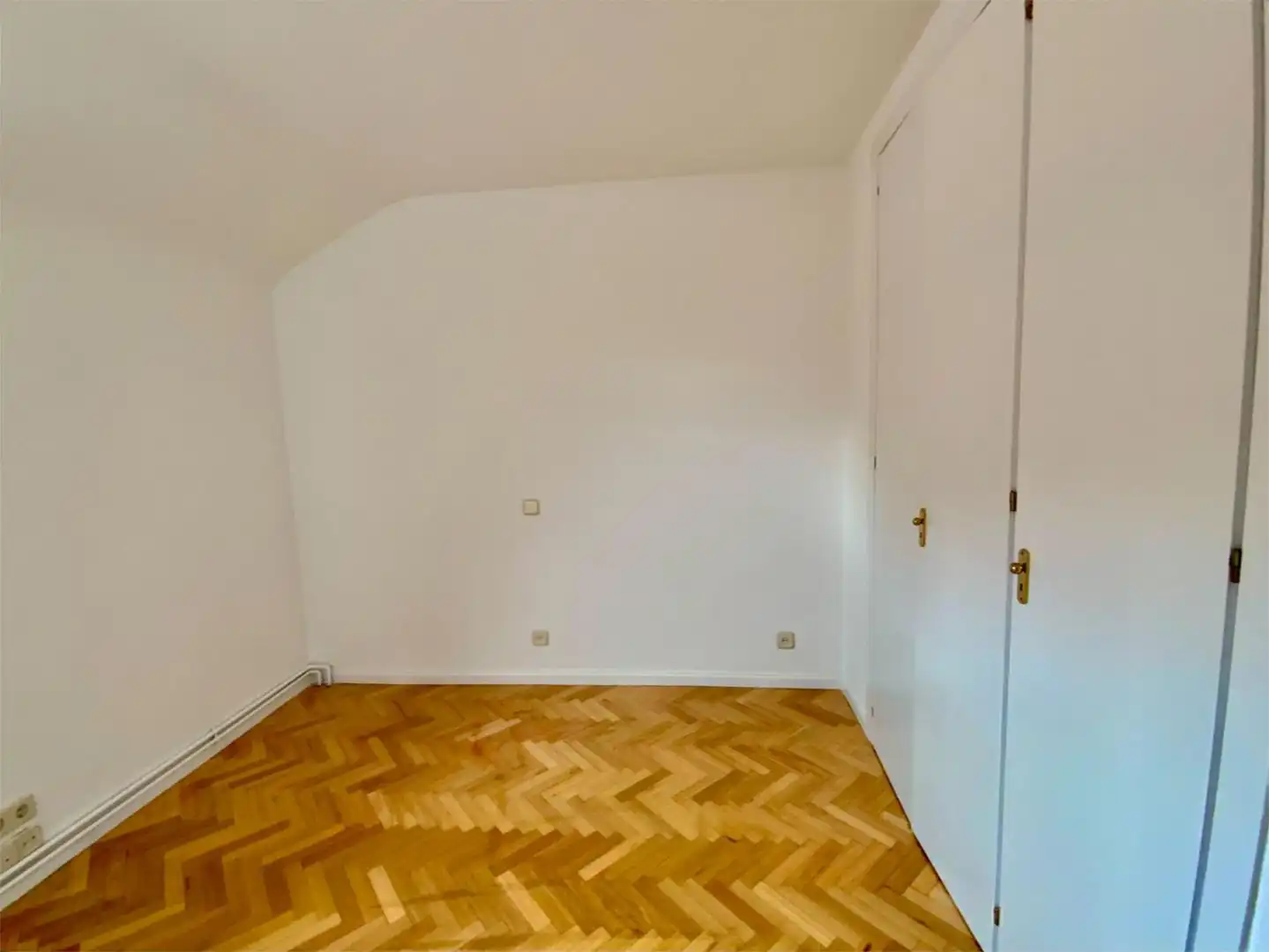 Piso en venta en Calle Rosalía de Castro, 21, Casco Antiguo Habitación de Piso en venta en Majadahonda con Terraza y Piscina