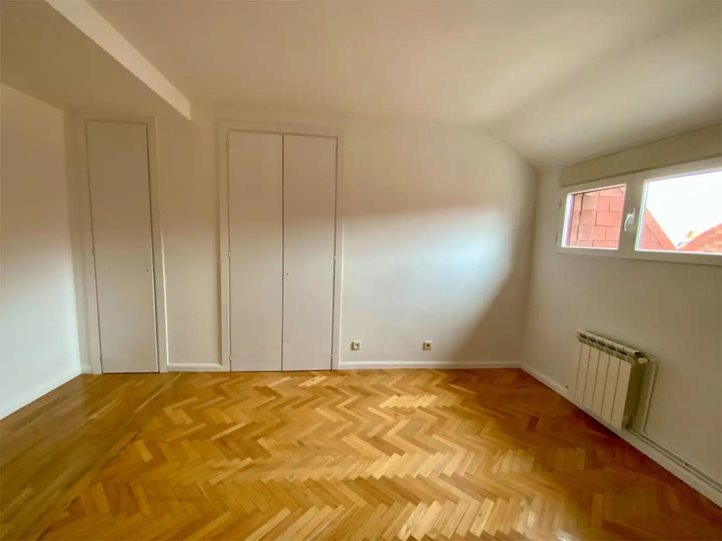 Piso en venta en Calle Rosalía de Castro, 21, Casco Antiguo Habitación de Piso en venta en Majadahonda con Terraza y Piscina