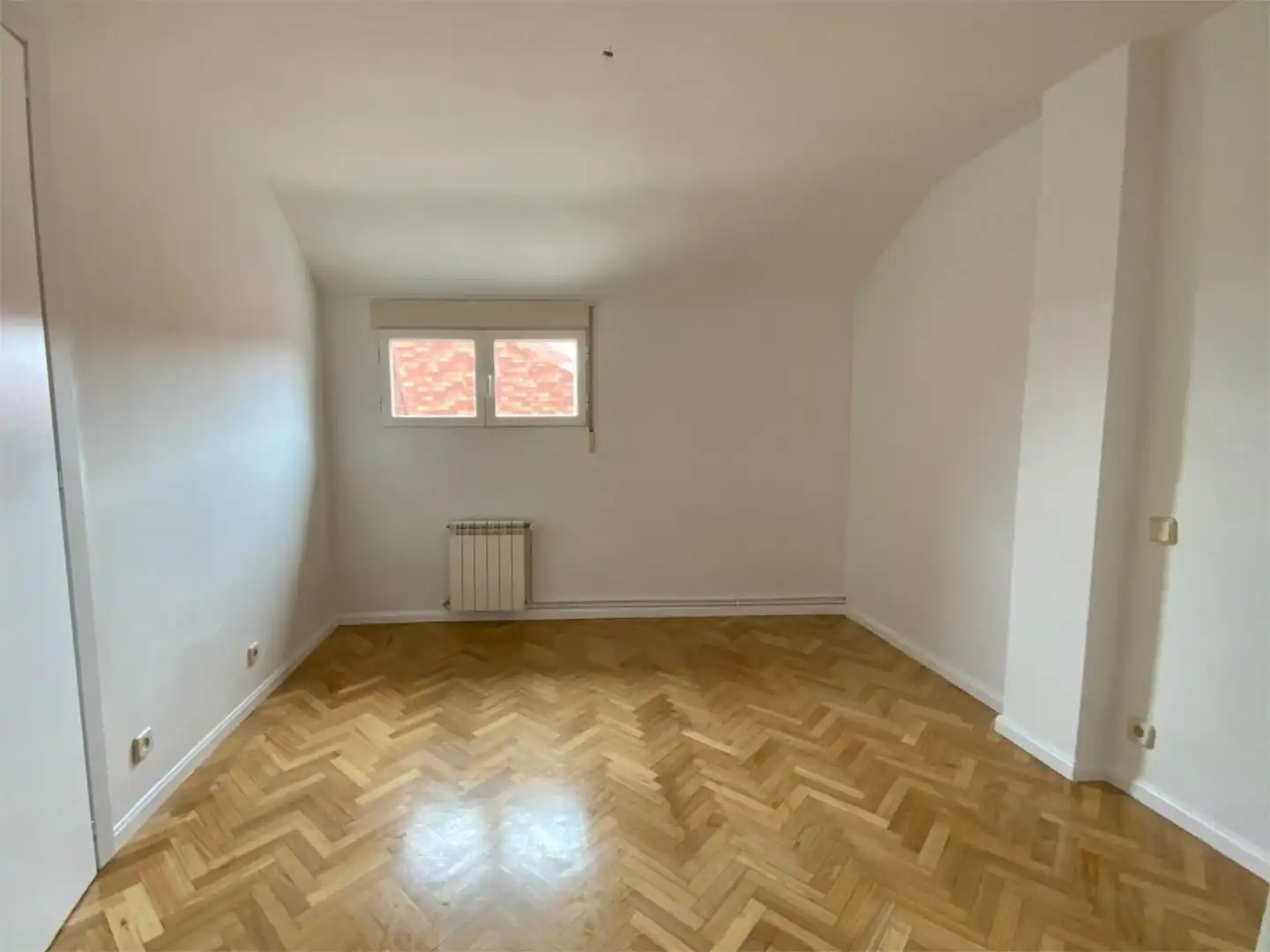 Piso en venta en Calle Rosalía de Castro, 21, Casco Antiguo Habitación de Piso en venta en Majadahonda con Terraza y Piscina