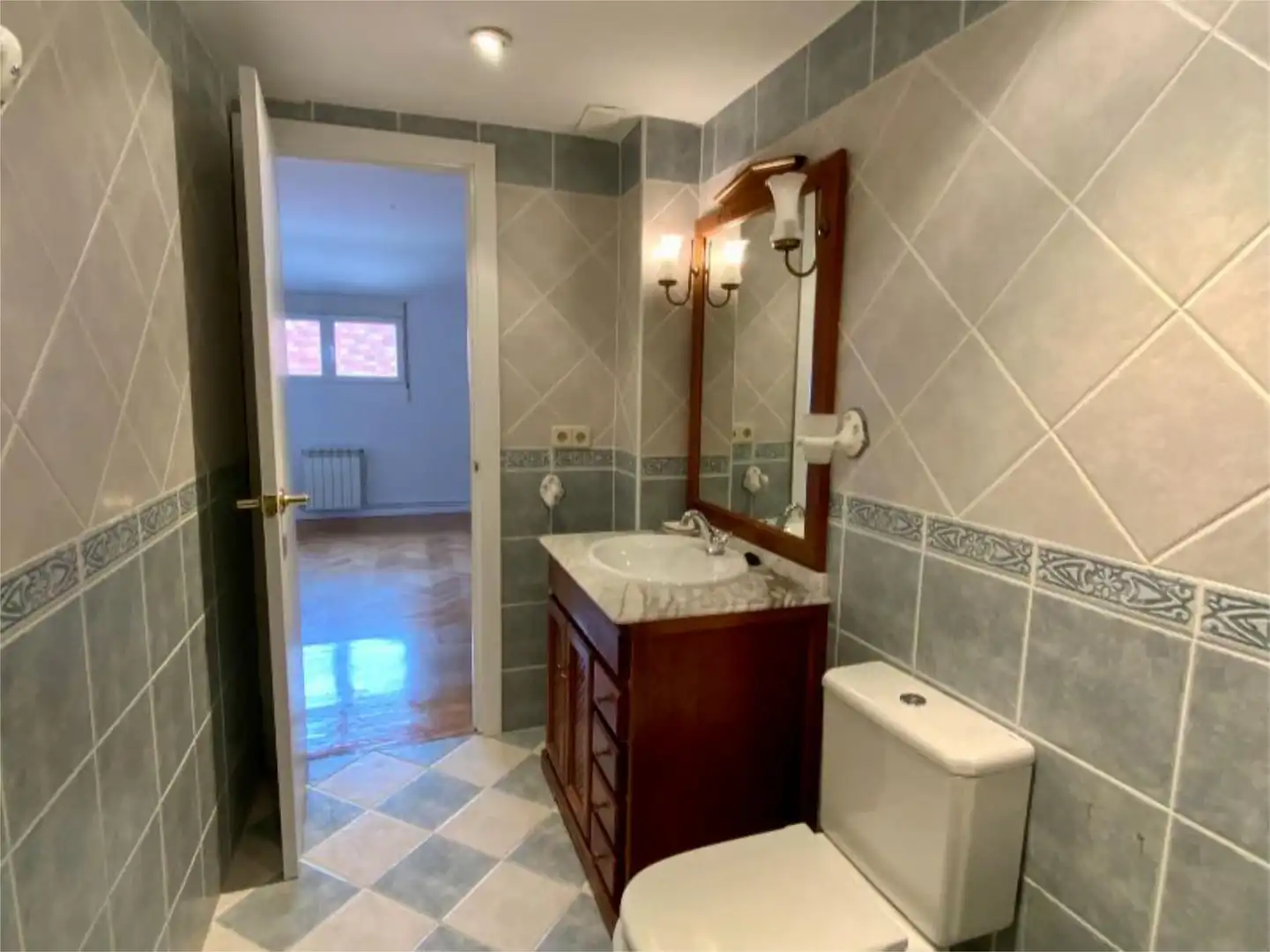 Piso en venta en Calle Rosalía de Castro, 21, Casco Antiguo Baño de Piso en venta en Majadahonda con Terraza y Piscina