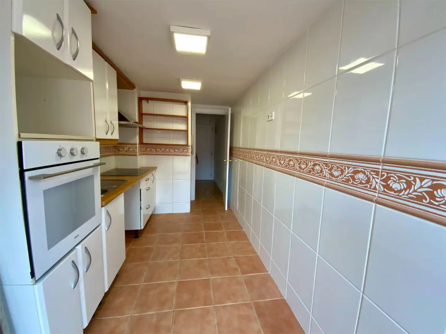 Piso en venta en Calle Rosalía de Castro, 21, Casco Antiguo Cocina de Piso en venta en Majadahonda con Terraza y Piscina