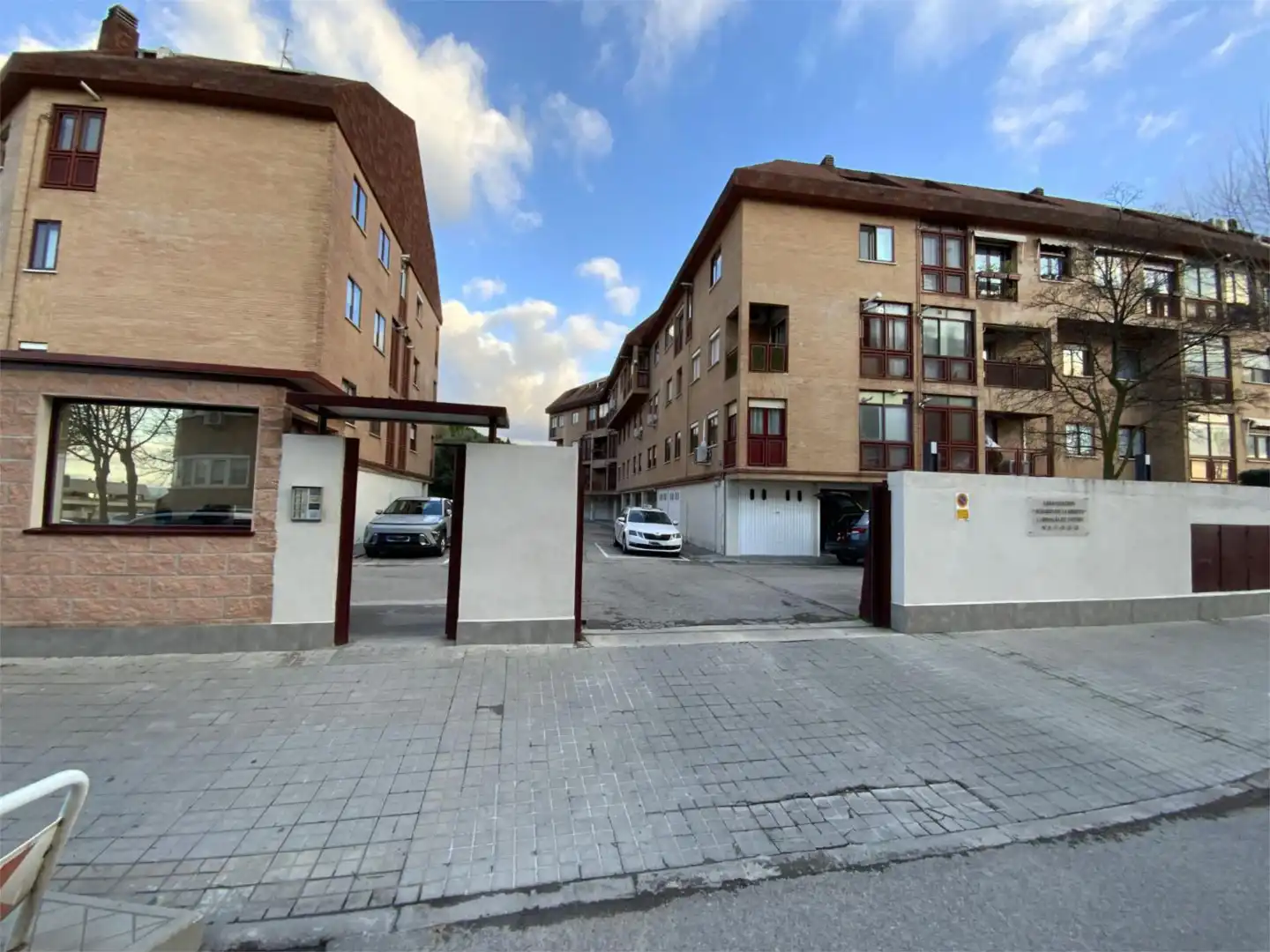 Piso en venta en Calle Rosalía de Castro, 21, Casco Antiguo Parking de Piso en venta en Majadahonda con Terraza y Piscina