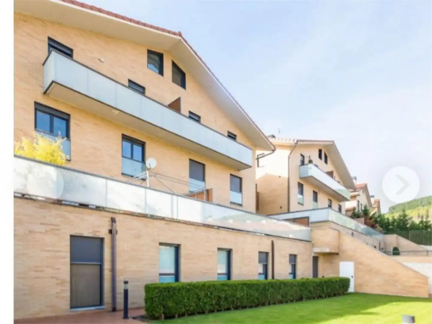 Dúplex en venta en Avenida Esteribar, 107, Esteribar Vista exterior de Dúplex en venta en Esteribar con Calefacción, Parquet y Piscina