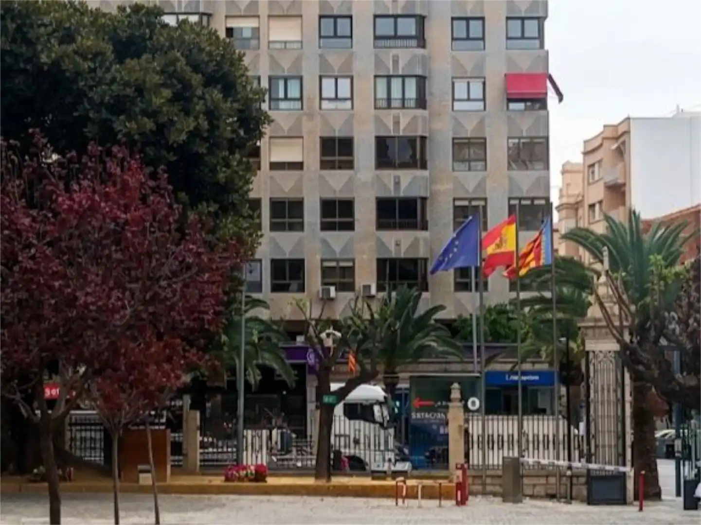 Vista exterior de Pis en venda en Alicante / Alacant amb Aire condicionat, Terrassa i Piscina