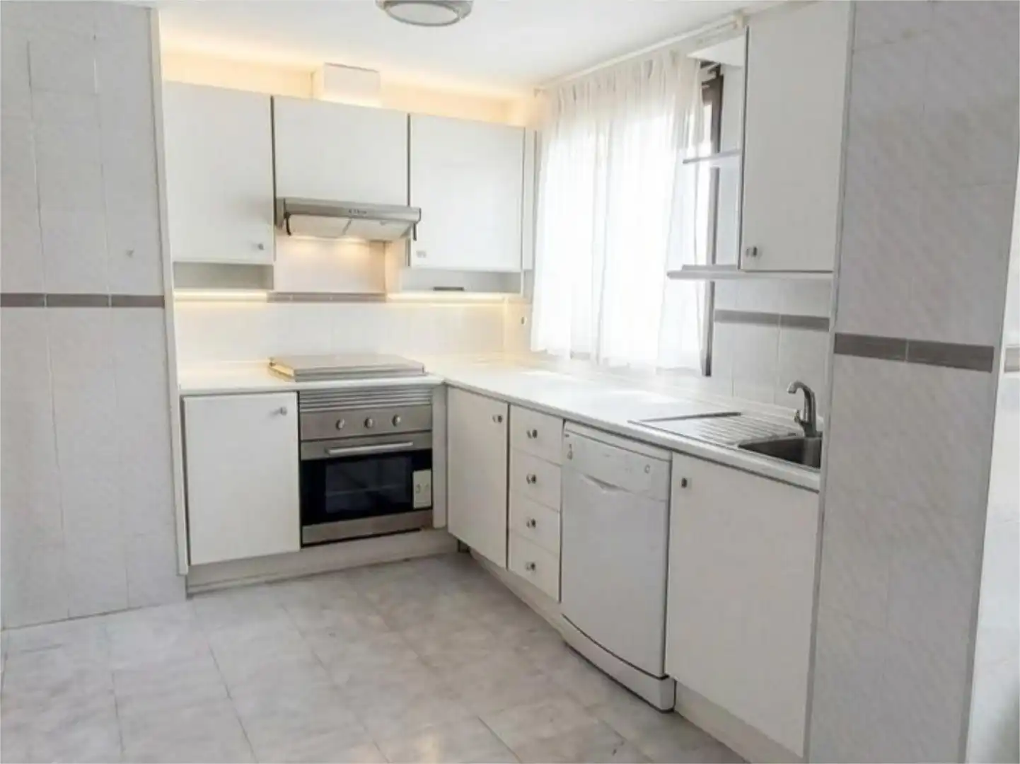 Kitchen of Flat for sale in Alicante / Alacant  with Air Conditioner, Terrace and Swimming Pool