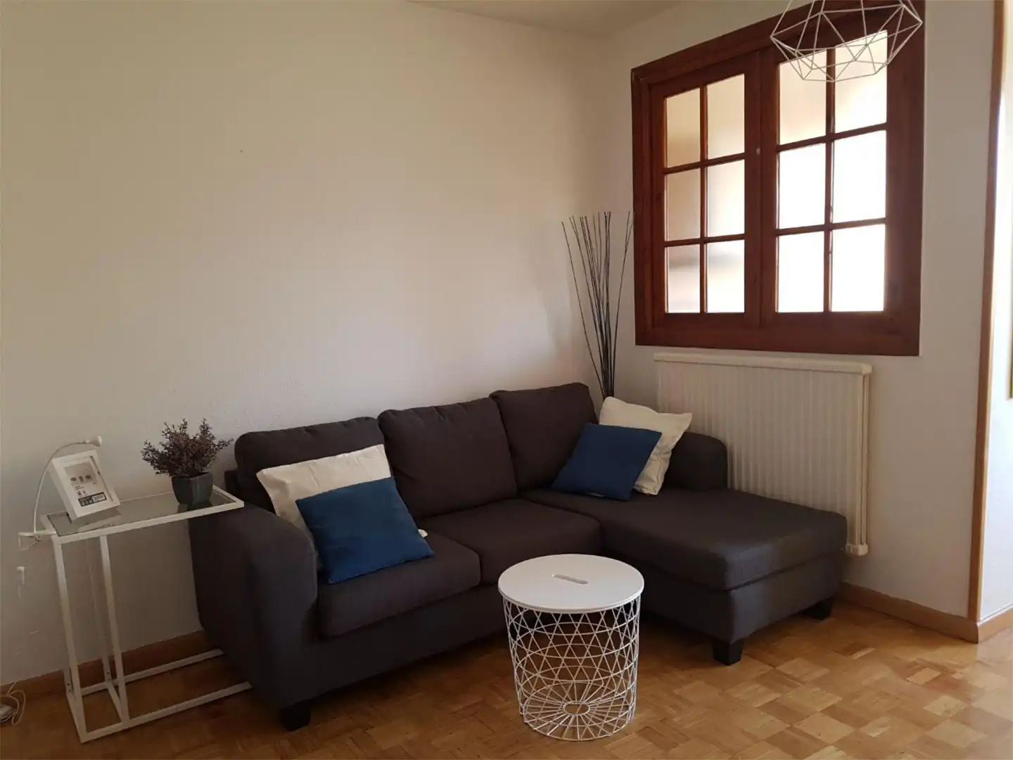 Sala d'estar de Apartament de lloguer en Ávila Capital amb Calefacció, Jardí privat i Parquet