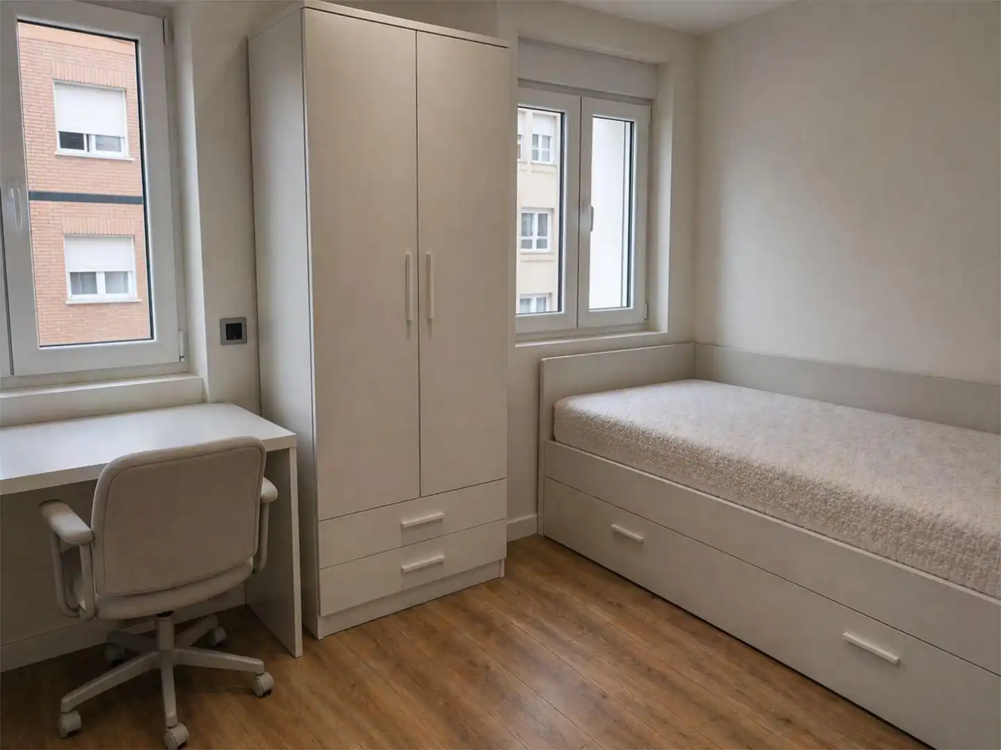 Habitació a Calle del Obispo Almarcha, 12, El Ejido - Santa Ana Dormitori de Apartament per a compartir en León Capital amb Calefacció, Jardí privat i Parquet