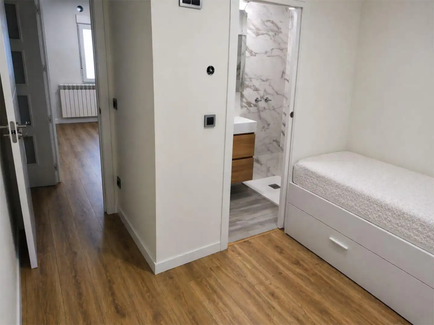 Habitació a Calle del Obispo Almarcha, 12, El Ejido - Santa Ana Dormitori de Apartament per a compartir en León Capital amb Calefacció, Jardí privat i Parquet