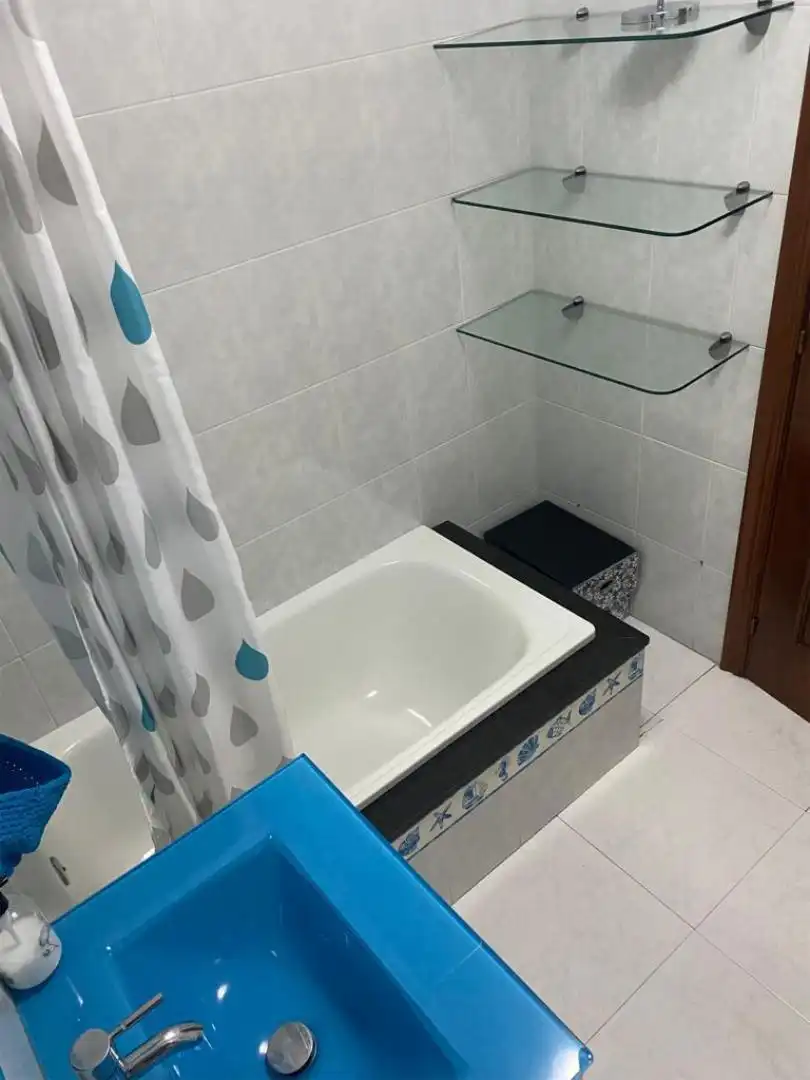 Piso de alquiler en Rúa Pintor Xenaro Carrero, 20, Noia Baño de Piso de alquiler en Noia con Calefacción, Terraza y Amueblado