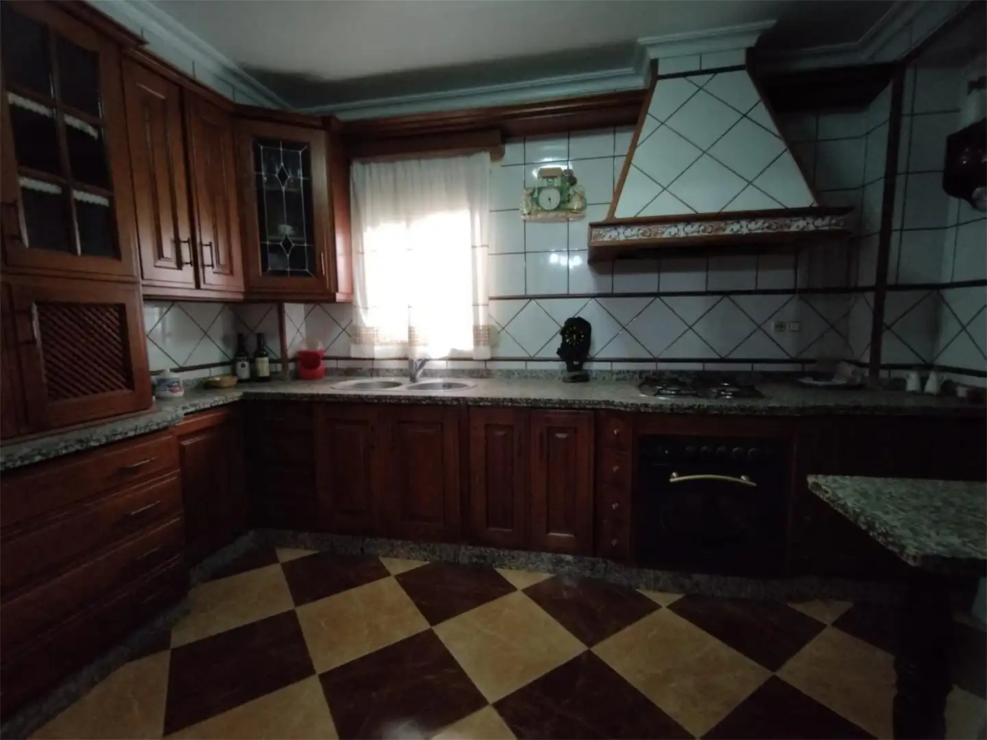 Casa adosada de lloguer a Calle Llano de la Fuente, 7, Castro del Río Cuina de Casa adosada de lloguer en Castro del Río amb Traster i Moblat