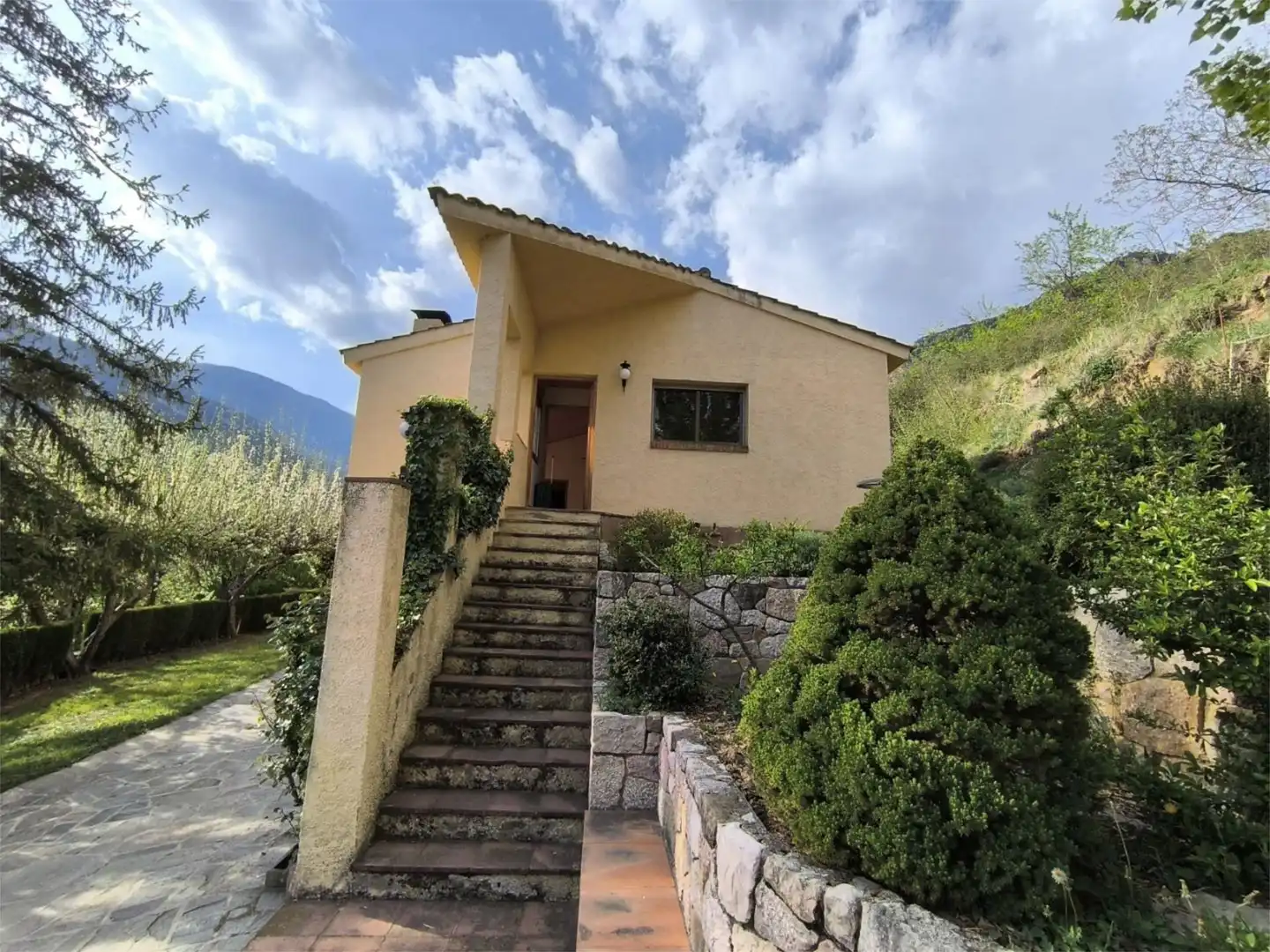 Casa o chalet en venta en Carrer Major, 1, La Coma i la Pedra Vista exterior de Casa o chalet en venta en La Coma i la Pedra con Calefacción, Jardín privado y Parquet