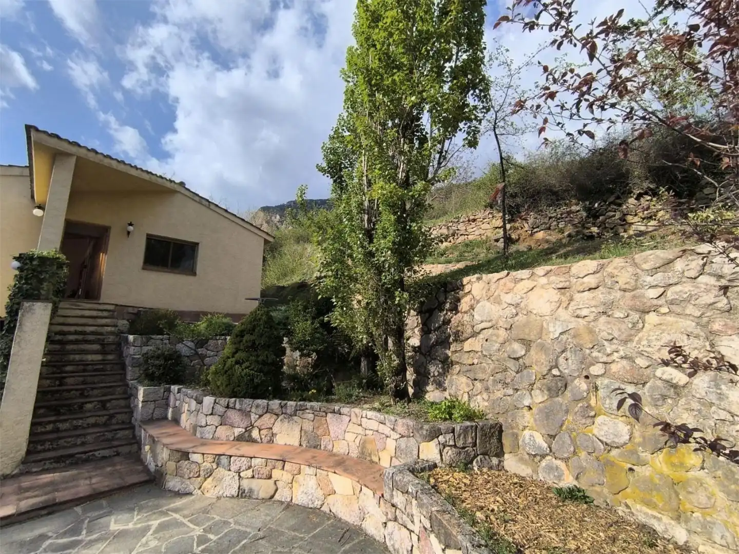 Casa o chalet en venta en Carrer Major, 1, La Coma i la Pedra Vista exterior de Casa o chalet en venta en La Coma i la Pedra con Calefacción, Jardín privado y Parquet