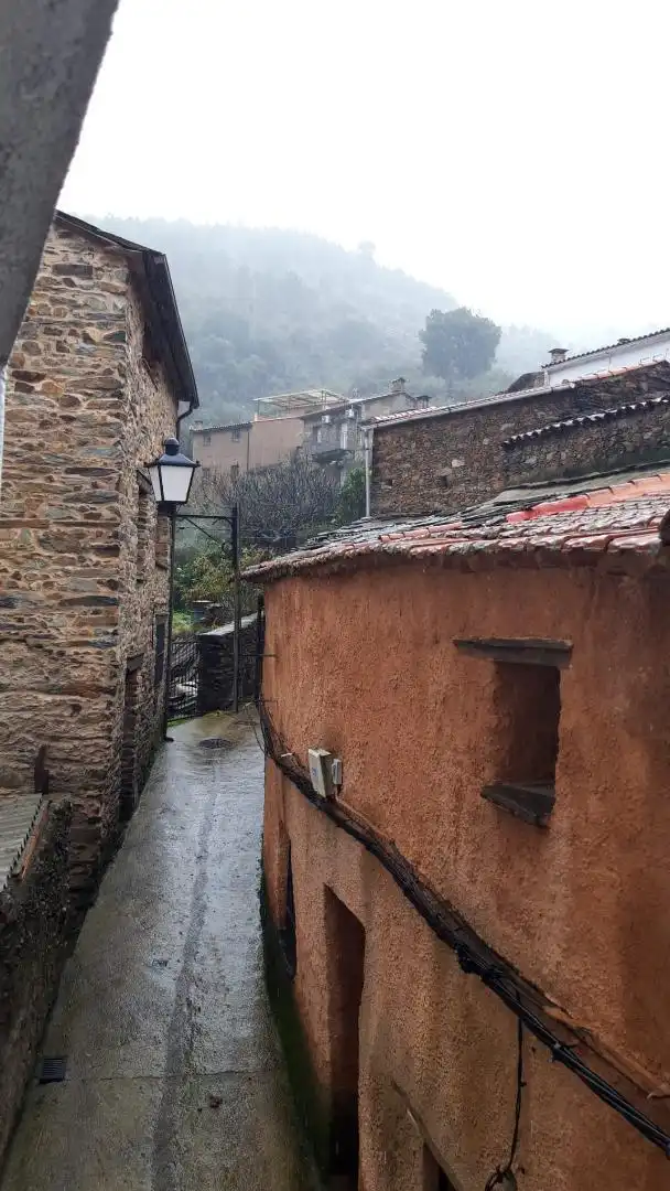 Casa adosada en venta en Poblado Ovejuela, 76, Pinofranqueado Vista exterior de Casa adosada en venta en Pinofranqueado con Calefacción, Jardín privado y Terraza