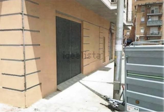 Local comercial en Alquiler en Calle del Licenciado, 7 en Nuevo Parque - Los Rosales - Tráfico Pesado