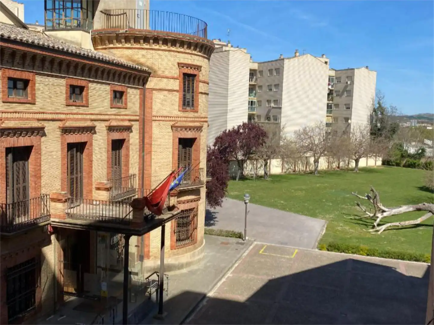 Außenansicht von Wohnung zum Verkauf in Tudela mit Klimaanlage und Balkon