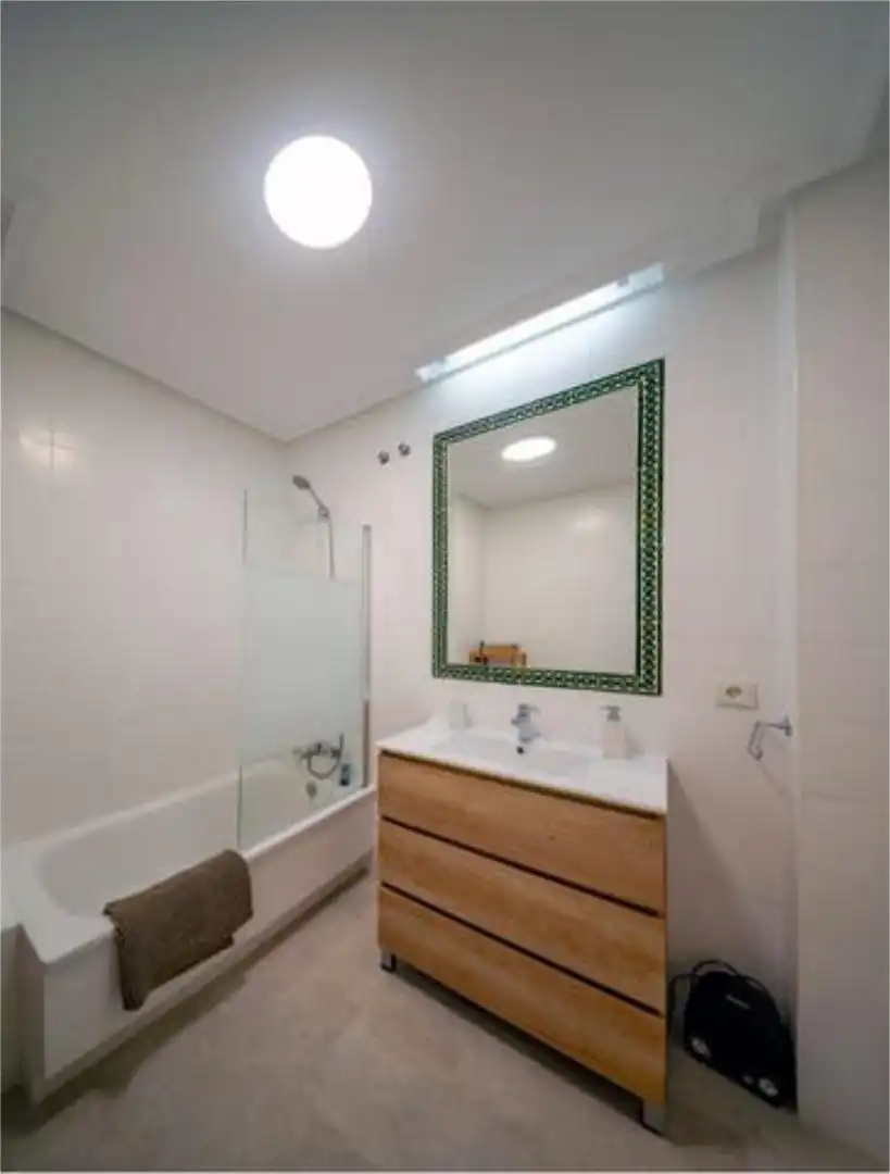 Piso de alquiler en La Barrosa Baño de Piso de alquiler en Chiclana de la Frontera con Calefacción, Jardín privado y Terraza