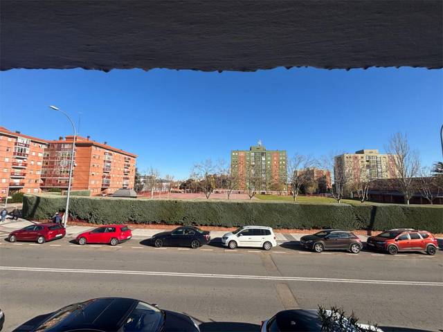 Casa adosada en Venta en Avenida Juan de Austria, 100 en Tormes - La Vega