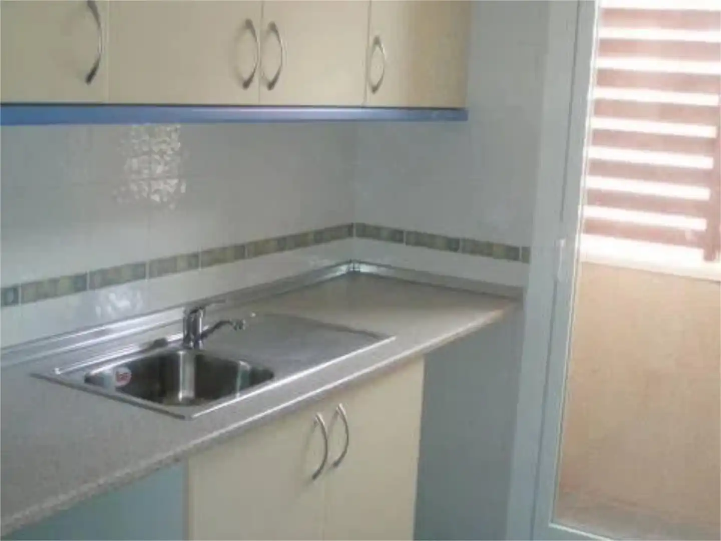 Küche von Wohnung zum Verkauf in Gerindote mit Privatgarten, Parkett und Schwimmbad