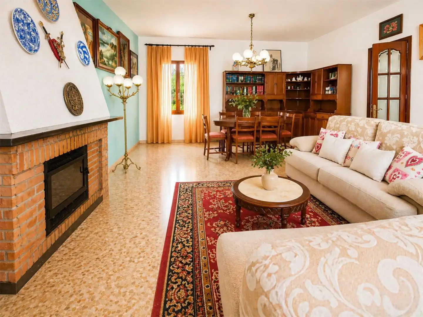 Casa o xalet en venda a Oromana Sala d'estar de Casa o xalet en venda en Alcalá de Guadaira amb Aire condicionat, Calefacció i Jardí privat